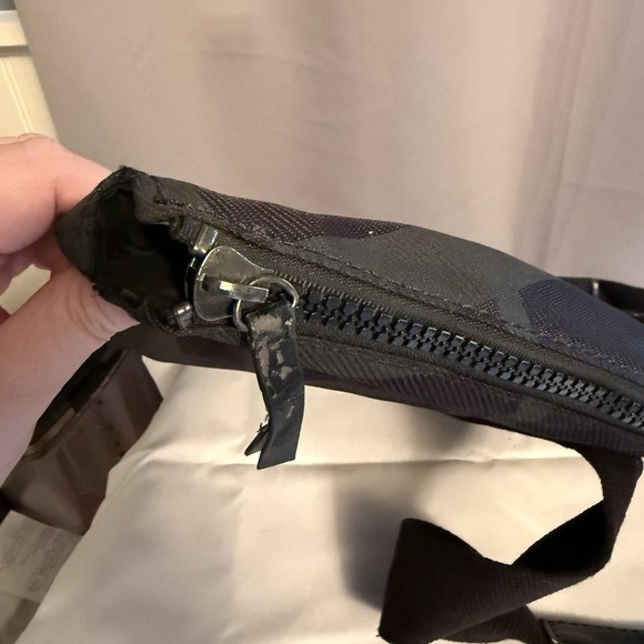 Burberry Fragrances Large Black Gray Checkered Duffle Overnight Weekend Bag Tote - Picture 4 of 13